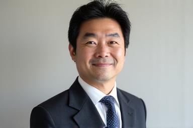 佐藤 賢治氏のプロフェッショナルなヘッドショット